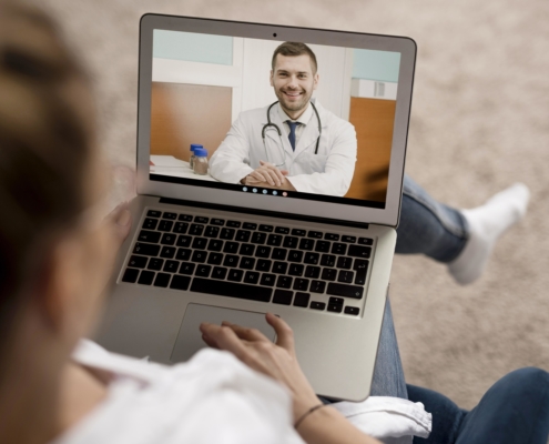 patient en téléconsultation avec un médecin